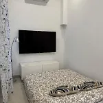 Centre نيم