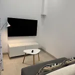 Centre * نيم